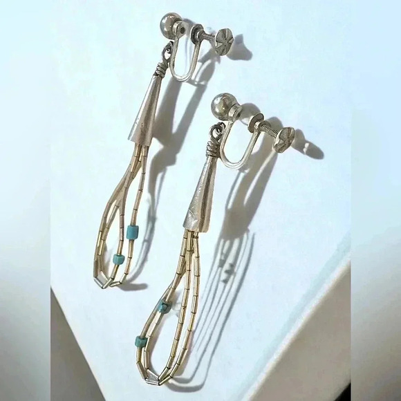Antique Native-American Liquid Silver Turquoise Bead Screw-Back Earrings - Picture 3 of 6